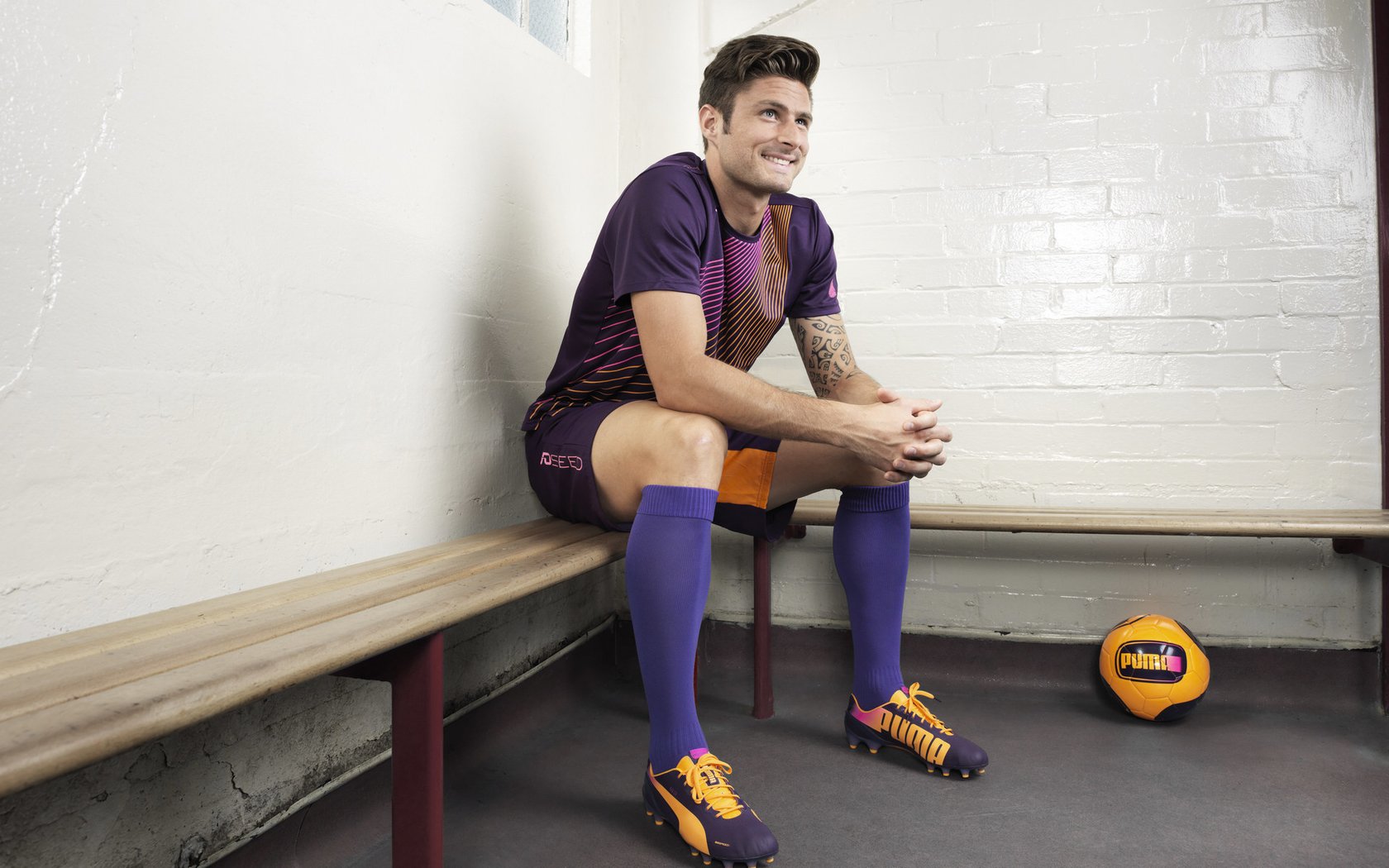 波兰队赛制解析：如何通过精准的战术调整赢得关键比赛，波兰队阵型